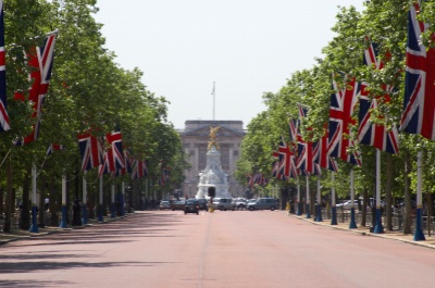 All the Queen's horse(less) carriages - A history of Royal Cars